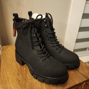 MIA Black boots with laces